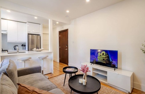 Quartier des Spectacles Apartment | Downtown Hideaway | Peaceful & Trendy 1BR