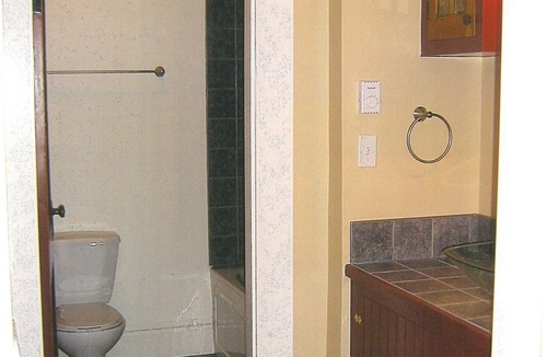 Yarmouth Apartment | Downtown Historic District minutes to waterfront and downtown amenities.