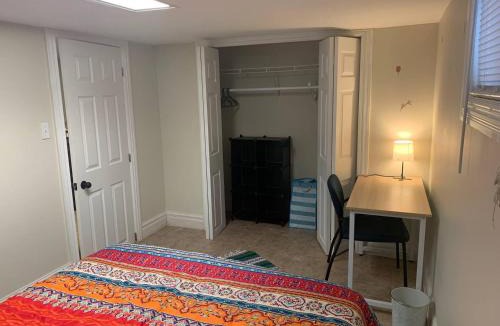 South Central House | Downtown-Jackson Park private Budget Friendly Room