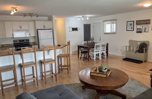 North End House | Downtown Kelowna House - 5 Min walk to beach