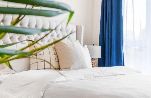 Gay Village Apartment | DownTown King Suite