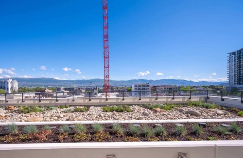 Downtown Kelowna Condo | Downtown Lake-view 1 bedroom Condo in Kelowna