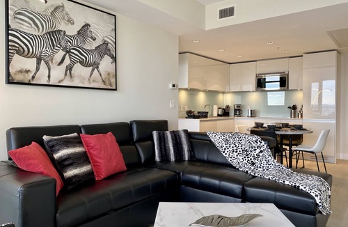 Victoria Park Apartment | Downtown Luxury Condo in Tallest Tower in 34 floor