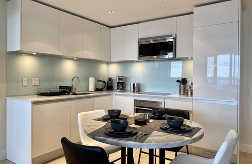 Victoria Park Apartment | Downtown Luxury Condo in Tallest Tower in 34 floor