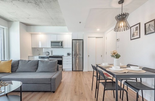 Quartier des Spectacles Apartment | Downtown Montreal 1BR | Sleeps 4