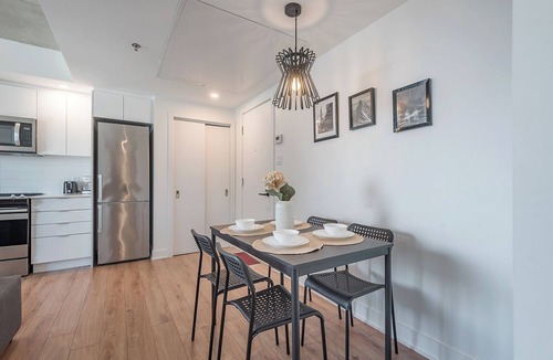Quartier des Spectacles Apartment | Downtown Montreal 1BR | Sleeps 4