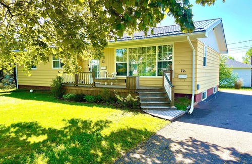 Charlottetown Apartment | Downtown-Parking-King-WiFi7-Self-Check-In