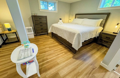 Charlottetown Apartment | Downtown-Parking-King-WiFi7-Self-Check-In
