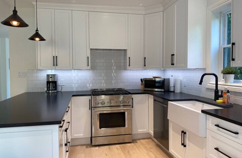 Prince Edward House | Downtown Picton, 3 bedroom.