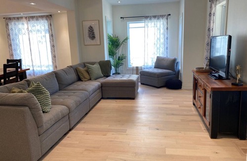 Prince Edward House | Downtown Picton, 3 bedroom.