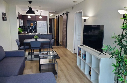 Financial District Apartment | Downtown Toronto 2BR/2BA | Unbeatable Lake & City Views | Free Parking!