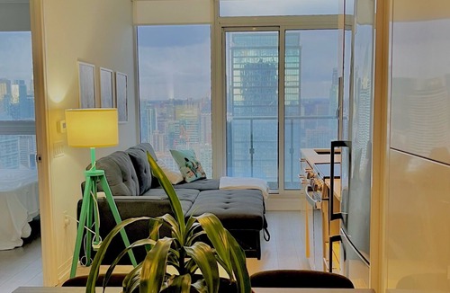 Garden District Apartment | Downtown Toronto High-rise Condo