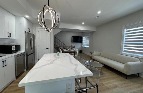 Dovercourt Park Apartment | Downtown Toronto UFT