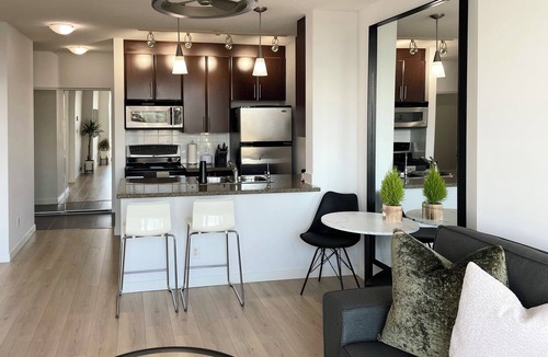 Central Condo | Downtown Vancouver with False Creek View, across from Rogers Arena & BC Place