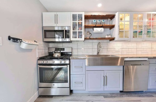 Regional District of Nanaimo House | Dragonfly Cottage Sum