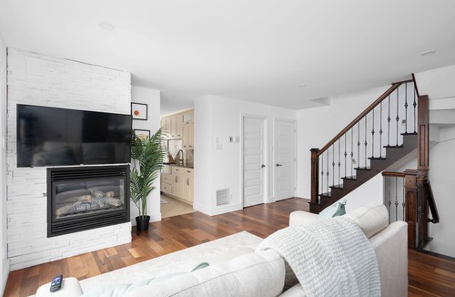 Boisbriand House | Dream Home Retreat - Townhome in Boisbriand