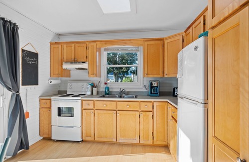 York Cottage | Drift Wood, Spacious 2 BRs, Living, Kitchen, Full Bathroom & a Patio