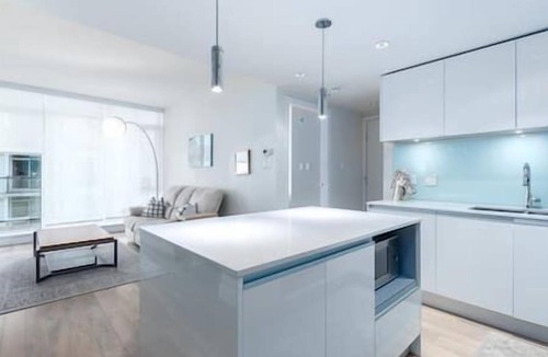 East Village Apartment | DT Skyline Views | UG Parking | Mins to Saddledome