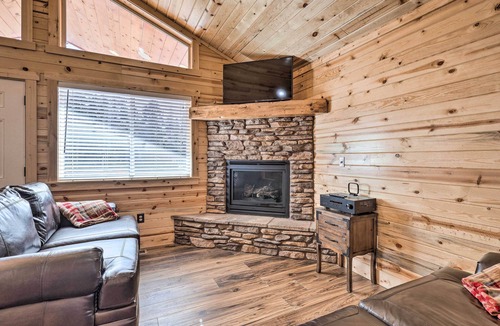 Duck Creek Village Cabin | Duck Creek Village Cabin w/ Fire Pit & Grill!