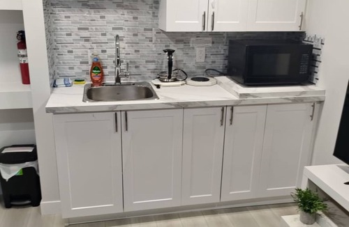 Fort Gary House | Duniques unique homennFully furnished 2 bedroom basement suite