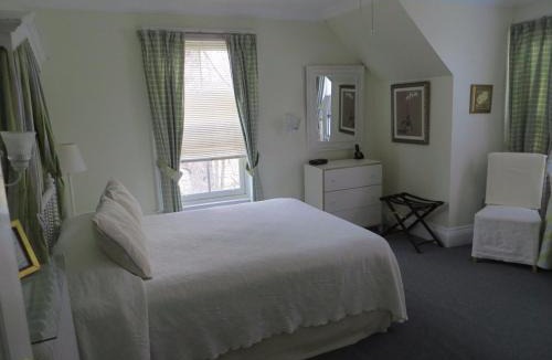 Baddeck Hotel | Dunlop Inn