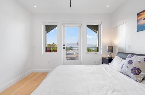 West Point Grey House | Duplex in West Point Grey with Parking and Balcony