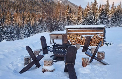 Jasper Cabin | Eagle's Nest Log Cabin, Remote, Off Grid Wilderness location adj Jasper Nat Park