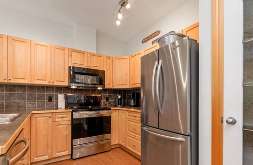 East Kootenay Apartment | Eagle Crest | Steam Shower | Fireplace | Springs
