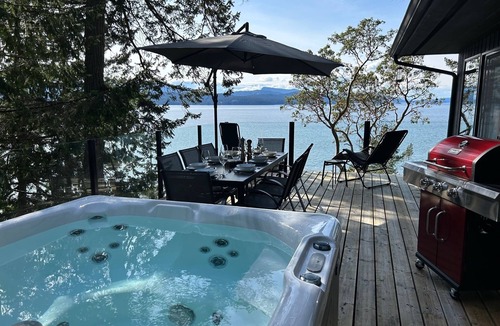 Pender Island House | Eagle Rock - Spacious Oceanfront - Family Friendly Home