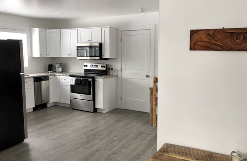 Lakeside Resort | Eagle's Nest Loft- 1 bdrm lakeside apartment nestled up high in the trees.