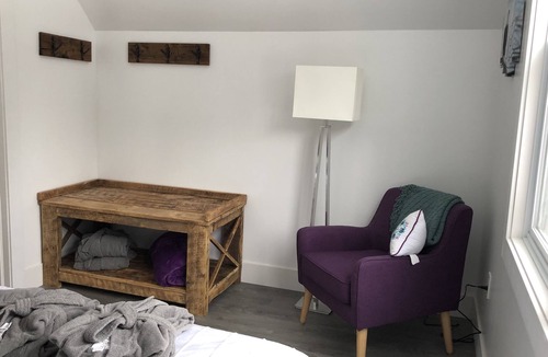 Lakeside Resort | Eagle's Nest Loft- 1 bdrm lakeside apartment nestled up high in the trees.