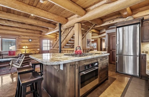 Fairways Ski Chalet | Eagle View Chalet: Spacious 3BDRM Chalet, Family Friendly w/Private Hot Tub