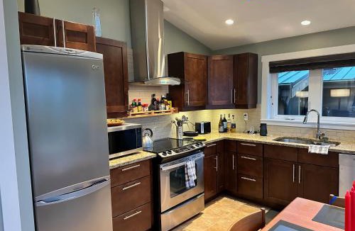 Port Renfrew House | Eagle Way