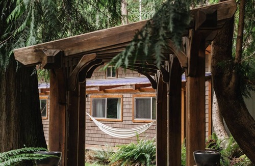 Savary Island Cabin | Earth bunk 1 at the Savary Island Resort
