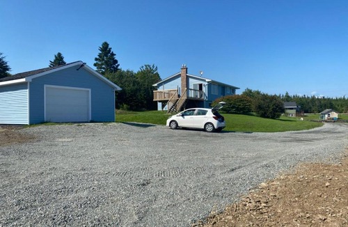 Tangier House | Eastern shore 100 wild Islands Oceanfront Home with hot tub