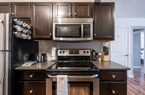 Southwest Calgary Condo | Eat, Drink, Shop, Live and Be Merry on 17th Avenue Executive Luxury Living