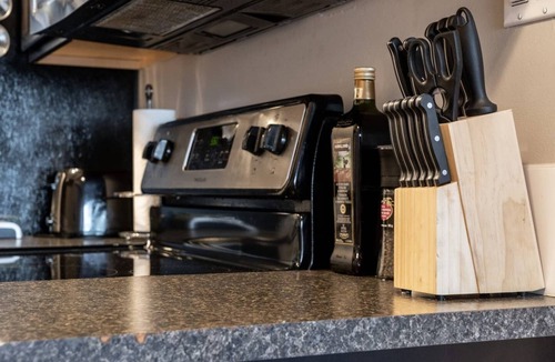 Southwest Calgary Condo | Eat, Drink, Shop, Live and Be Merry on 17th Avenue Executive Luxury Living