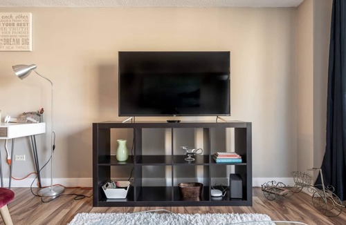 Southwest Calgary Condo | Eat, Drink, Shop, Live and Be Merry on 17th Avenue Executive Luxury Living