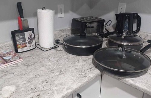 Saskatoon House | Eclectic Palace : Cozy 2 Bedroom basement Suite
