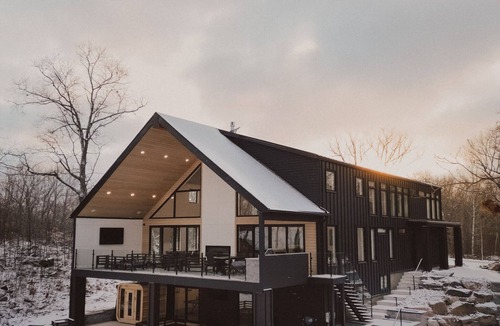 Severn Ski Chalet | Eco Bay Chalet: Luxury Year Round Group Stay in Muskoka