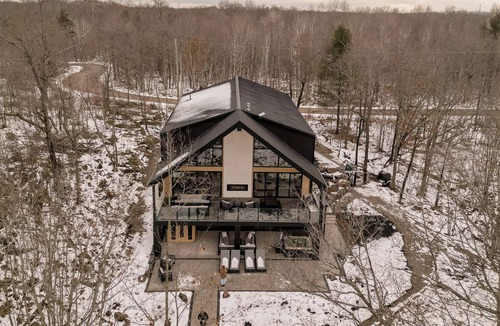Severn Ski Chalet | Eco Bay Chalet Year Round Group Stay in Muskoka
