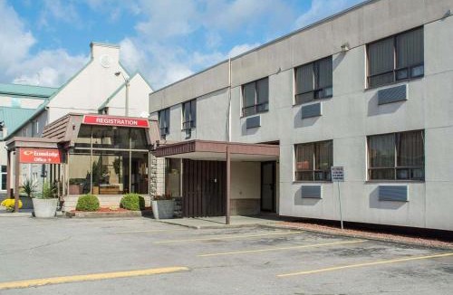 Niagara Falls Cabin | Econo Lodge By the Falls