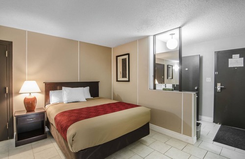 Lloydminster Hotel | Econo Lodge