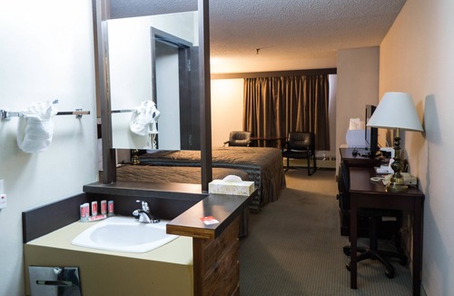 Lloydminster Hotel | Econo Lodge