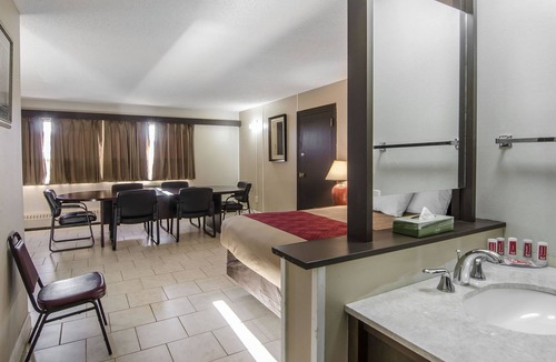 Lloydminster Hotel | Econo Lodge