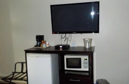 Vernon Cabin | Econo Lodge