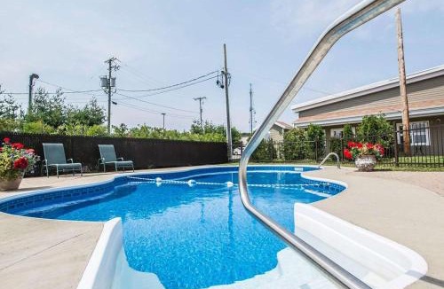 Montmagny Regional County Municipality Hotel | Econo Lodge Inn & Suites