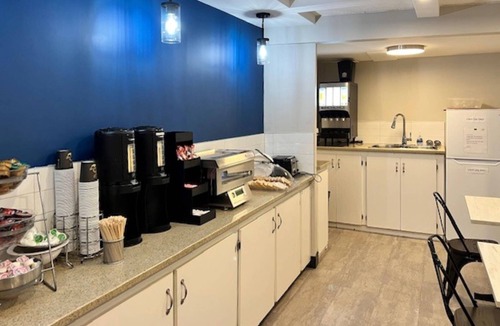 Banff Trail Hotel | Econo Lodge Motel Village