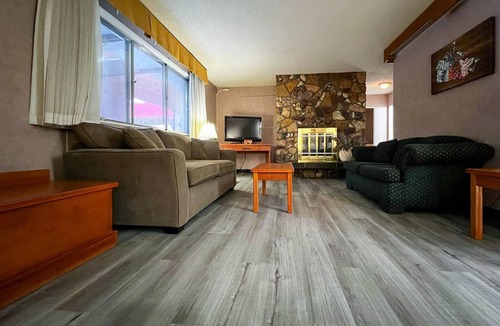 Banff Trail Hotel | Econo Lodge Motel Village