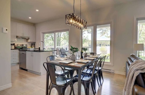 Stanstead Township Ski Chalet | Edge of Lake Lovering - Spa - Calypso